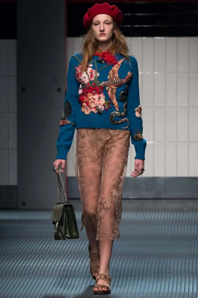 Look 40
